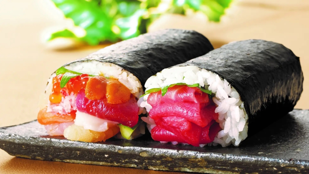 サミット 予約限定「開運恵方巻2色セット(8種海鮮・本鮪)」